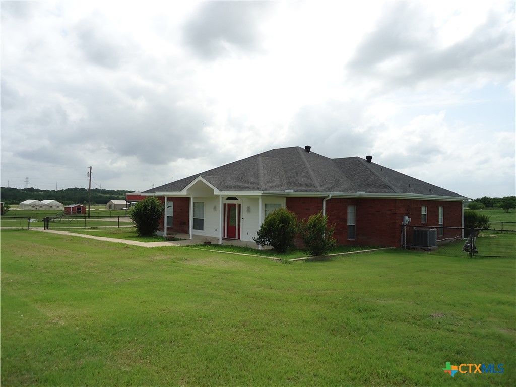 9630 Hunt Hill Road, Rogers, TX 76569