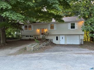 6 Elaine Street, Bozrah, CT 06334