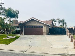 5205 Secretariat, Bakersfield, CA 93312