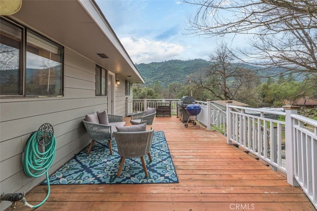 Image 11 of property listing at 45221 Big Oak Lane, Oakhurst, CA 93644
