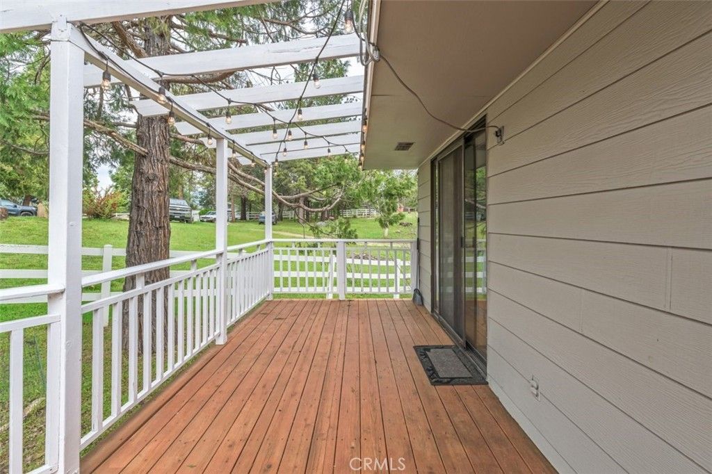 Image 12 of property listing at 45221 Big Oak Lane, Oakhurst, CA 93644