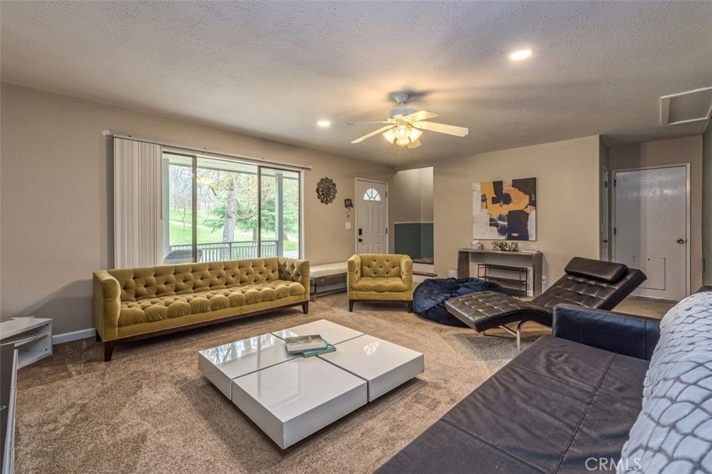 Image 16 of property listing at 45221 Big Oak Lane, Oakhurst, CA 93644