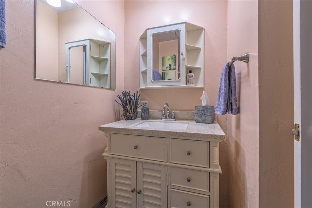 Image 32 of property listing at 45221 Big Oak Lane, Oakhurst, CA 93644