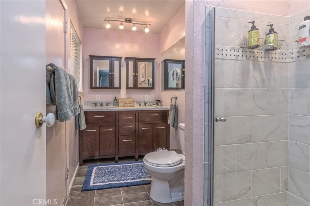 Image 37 of property listing at 45221 Big Oak Lane, Oakhurst, CA 93644