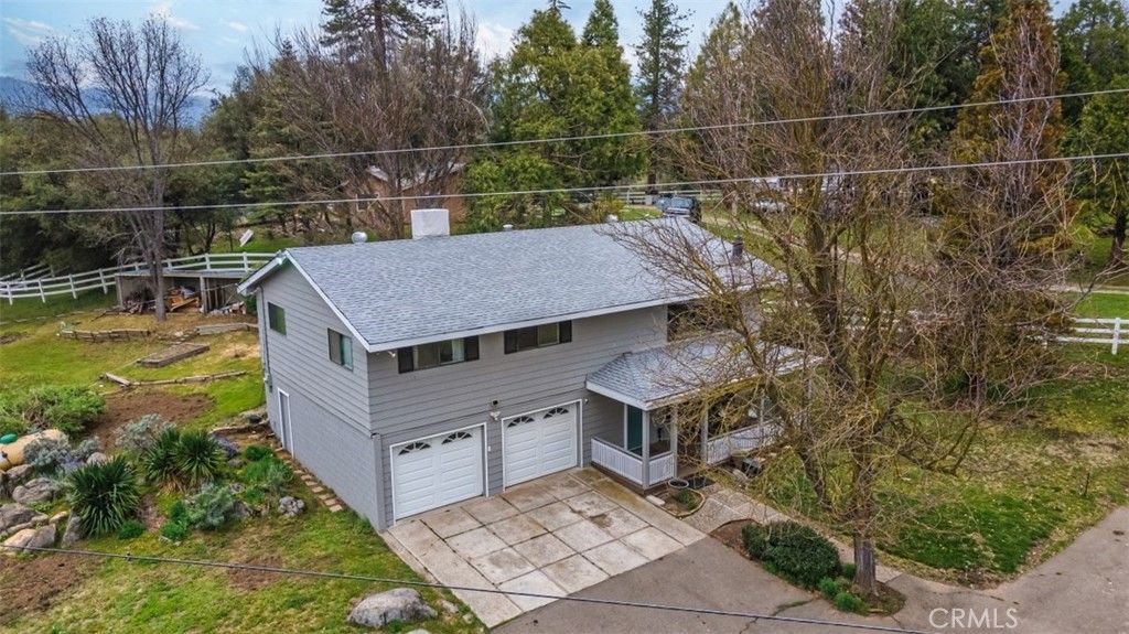 Image 40 of property listing at 45221 Big Oak Lane, Oakhurst, CA 93644