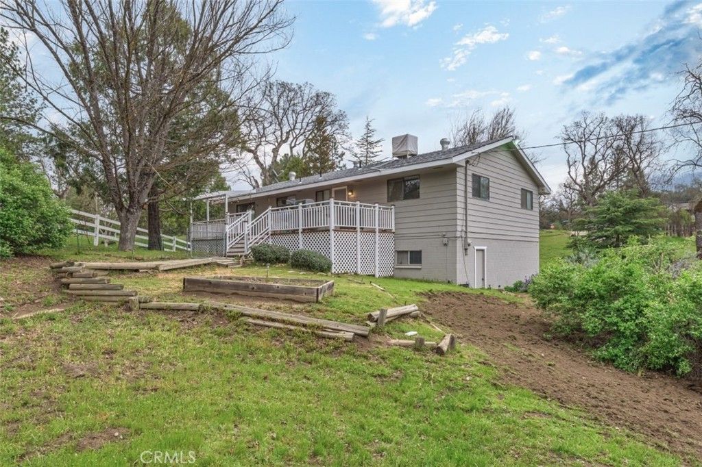 Image 6 of property listing at 45221 Big Oak Lane, Oakhurst, CA 93644