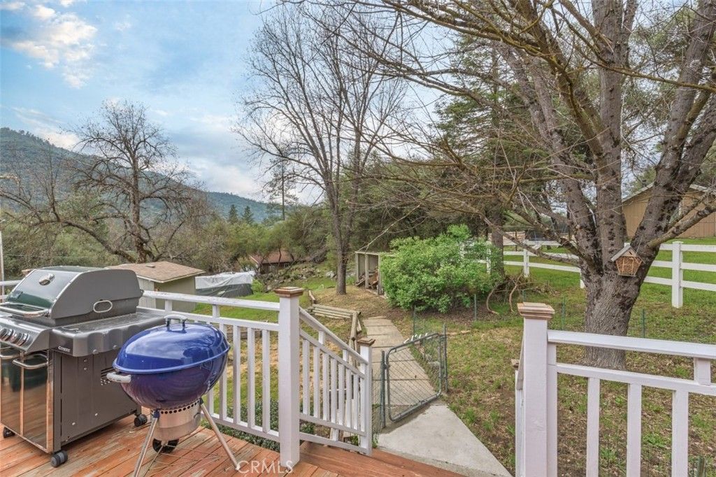 Image 8 of property listing at 45221 Big Oak Lane, Oakhurst, CA 93644
