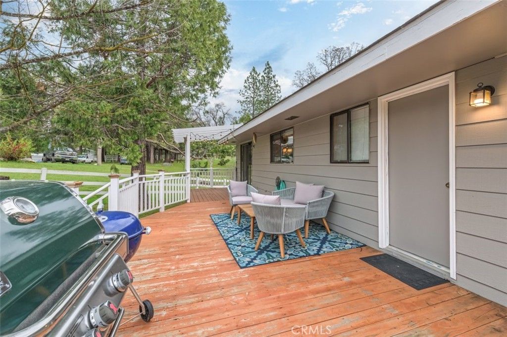 Image 9 of property listing at 45221 Big Oak Lane, Oakhurst, CA 93644