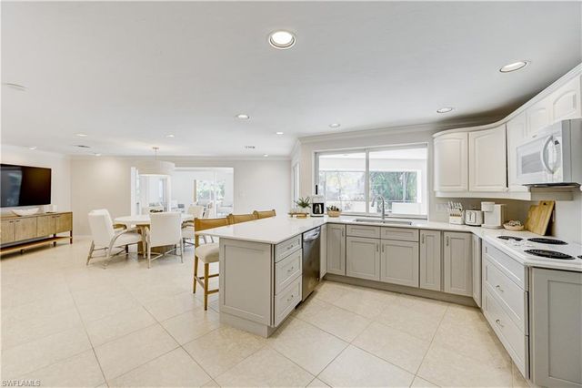 660 14th AVE S, Naples, FL 34102