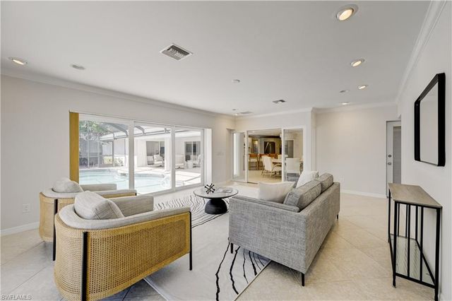 660 14th AVE S, Naples, FL 34102