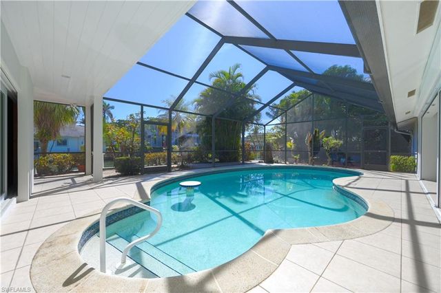 660 14th AVE S, Naples, FL 34102