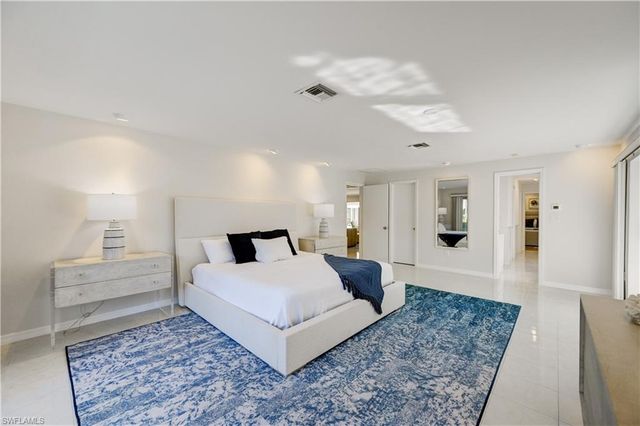 660 14th AVE S, Naples, FL 34102