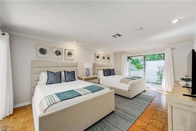 660 14th AVE S, Naples, FL 34102