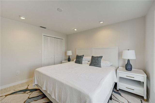 660 14th AVE S, Naples, FL 34102