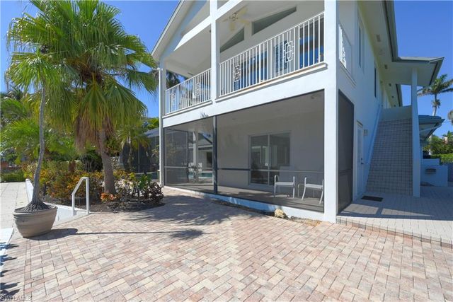 660 14th AVE S, Naples, FL 34102