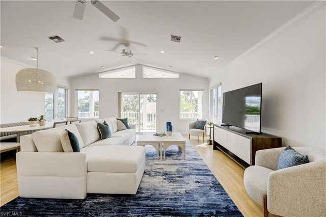 660 14th AVE S, Naples, FL 34102