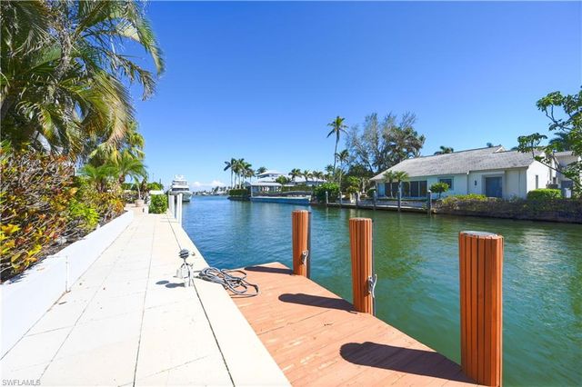 660 14th AVE S, Naples, FL 34102