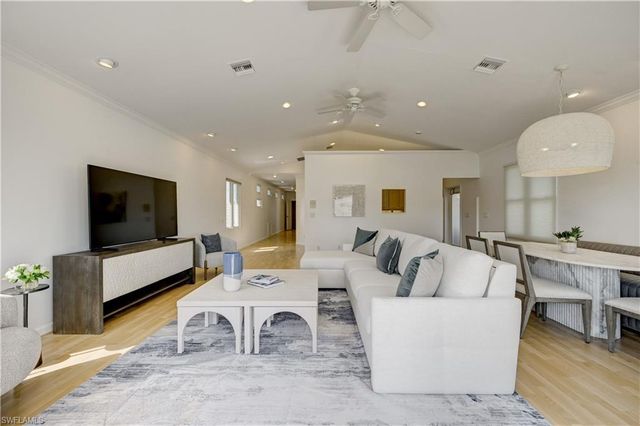 660 14th AVE S, Naples, FL 34102