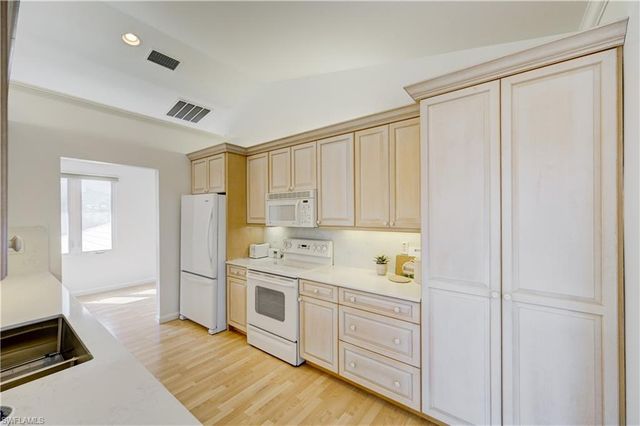 660 14th AVE S, Naples, FL 34102