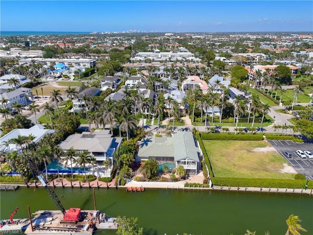 660 14th AVE S, Naples, FL 34102