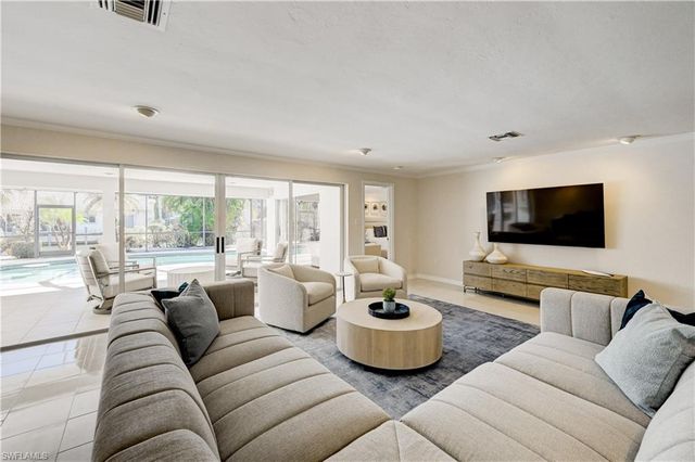 660 14th AVE S, Naples, FL 34102