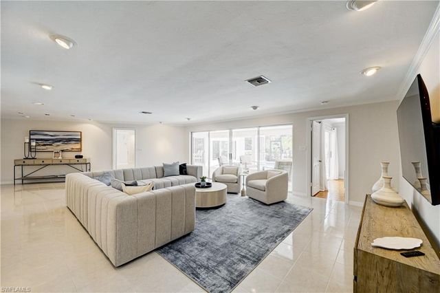 660 14th AVE S, Naples, FL 34102