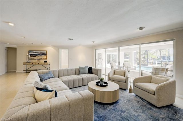 660 14th AVE S, Naples, FL 34102