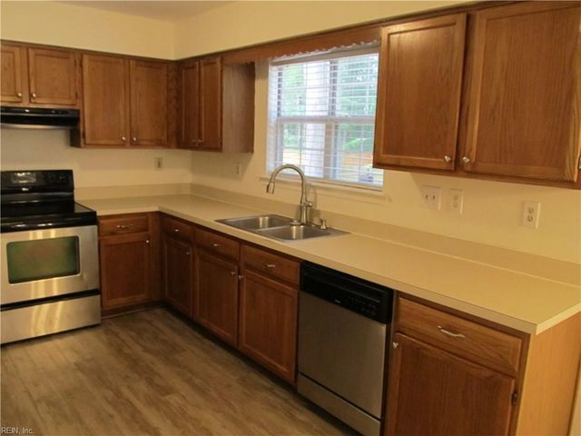 317 Tarneywood DR, Chesapeake, VA 23320