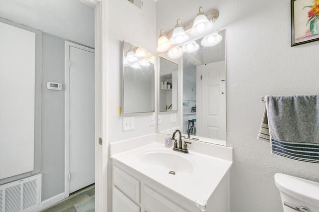 3584 Larchmont Square Ln, Sacramento, CA 95821