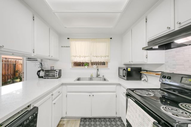 3584 Larchmont Square Ln, Sacramento, CA 95821