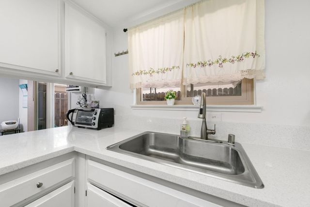 3584 Larchmont Square Ln, Sacramento, CA 95821