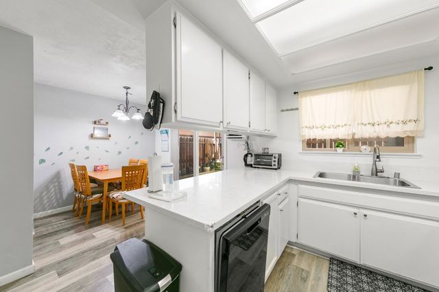 3584 Larchmont Square Ln, Sacramento, CA 95821