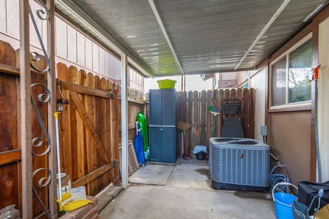 3584 Larchmont Square Ln, Sacramento, CA 95821