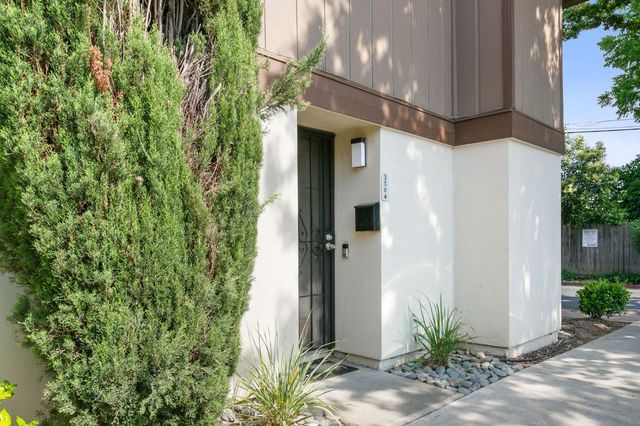 3584 Larchmont Square Ln, Sacramento, CA 95821