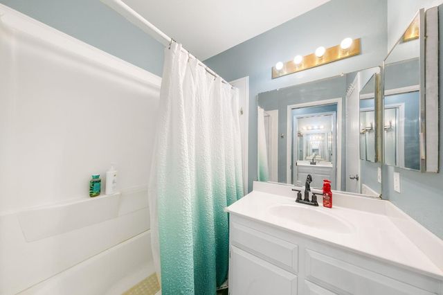 3584 Larchmont Square Ln, Sacramento, CA 95821
