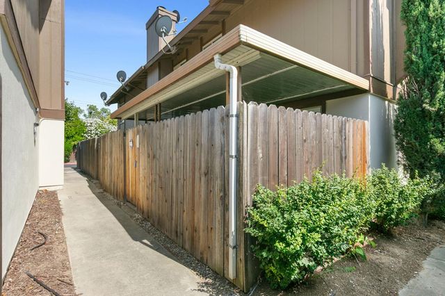 3584 Larchmont Square Ln, Sacramento, CA 95821