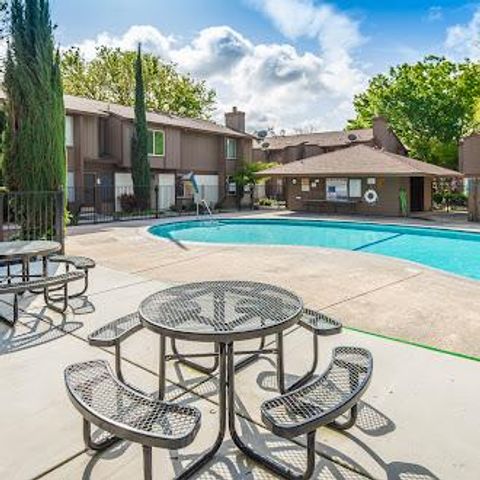 3584 Larchmont Square Ln, Sacramento, CA 95821