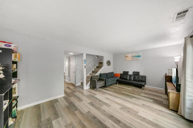 3584 Larchmont Square Ln, Sacramento, CA 95821