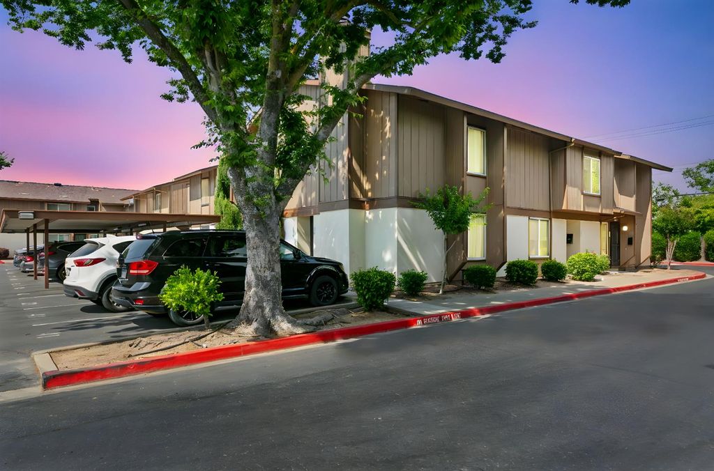 3584 Larchmont Square Ln, Sacramento, CA 95821