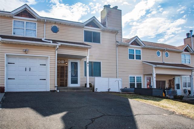 10 Franklin Place, Washingtonville, NY 10992