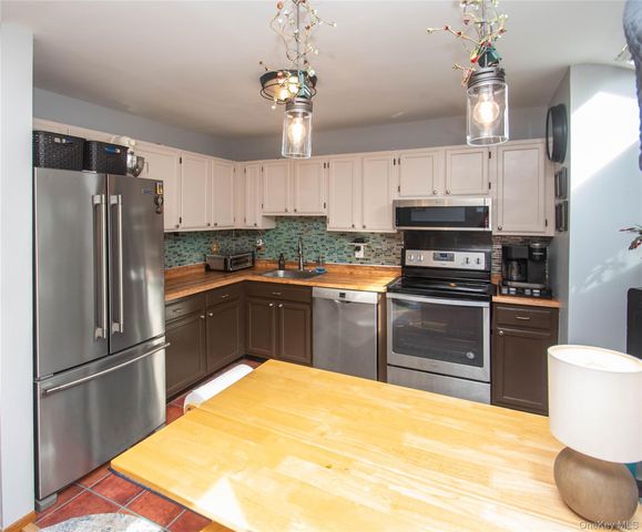 10 Franklin Place, Washingtonville, NY 10992