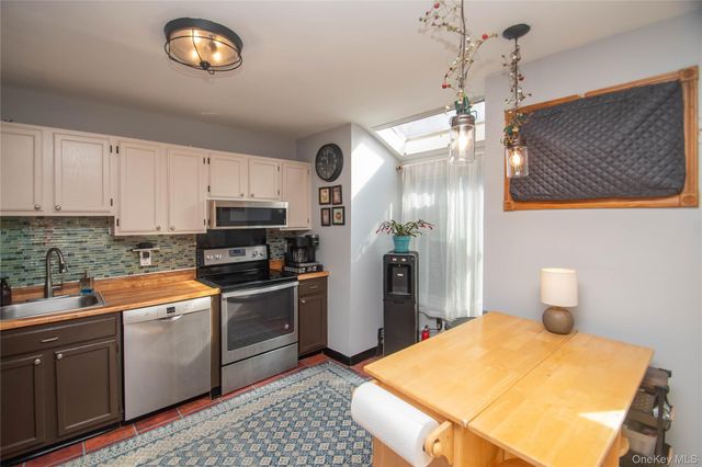 10 Franklin Place, Washingtonville, NY 10992