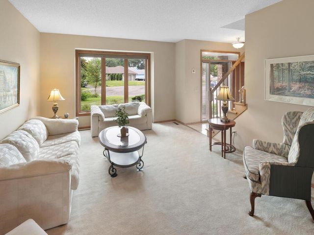 727 Laurie Court, Maplewood, MN 55117