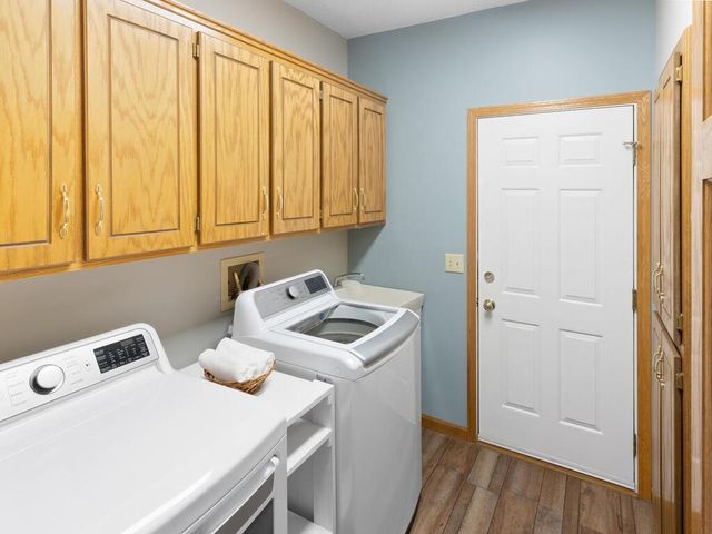 727 Laurie Court, Maplewood, MN 55117