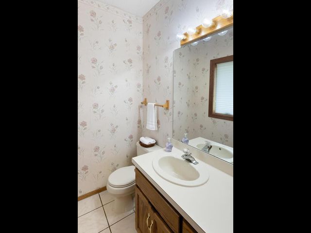 727 Laurie Court, Maplewood, MN 55117