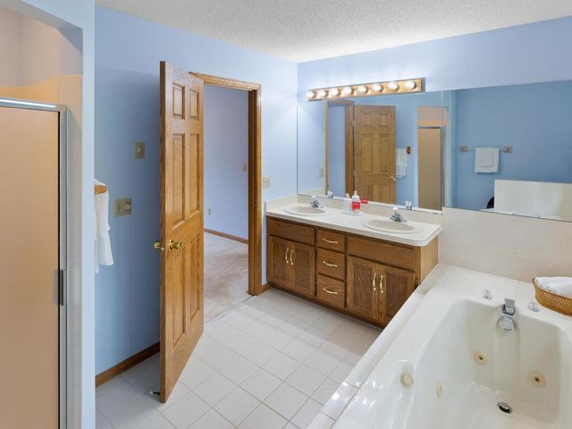 727 Laurie Court, Maplewood, MN 55117