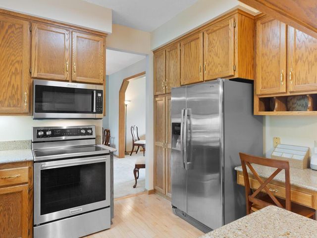 727 Laurie Court, Maplewood, MN 55117