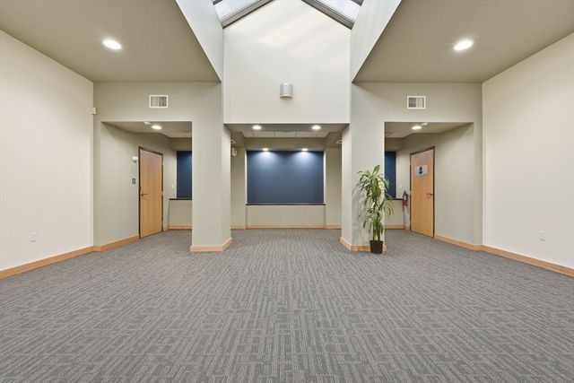 100 University Dr, Amherst, MA 01002