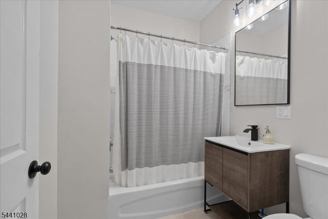 35 W End Ave, Newark City, NJ 07106
