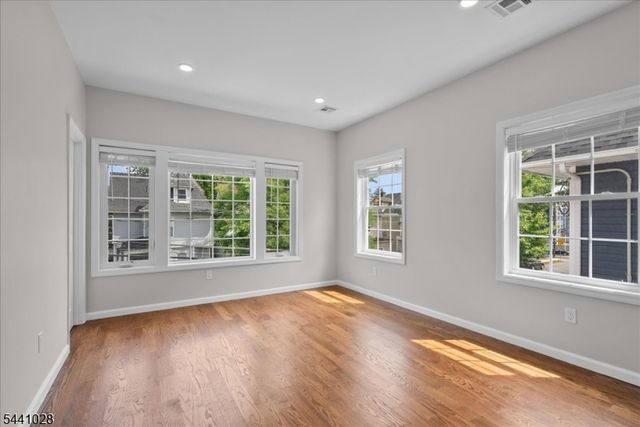 35 W End Ave, Newark City, NJ 07106
